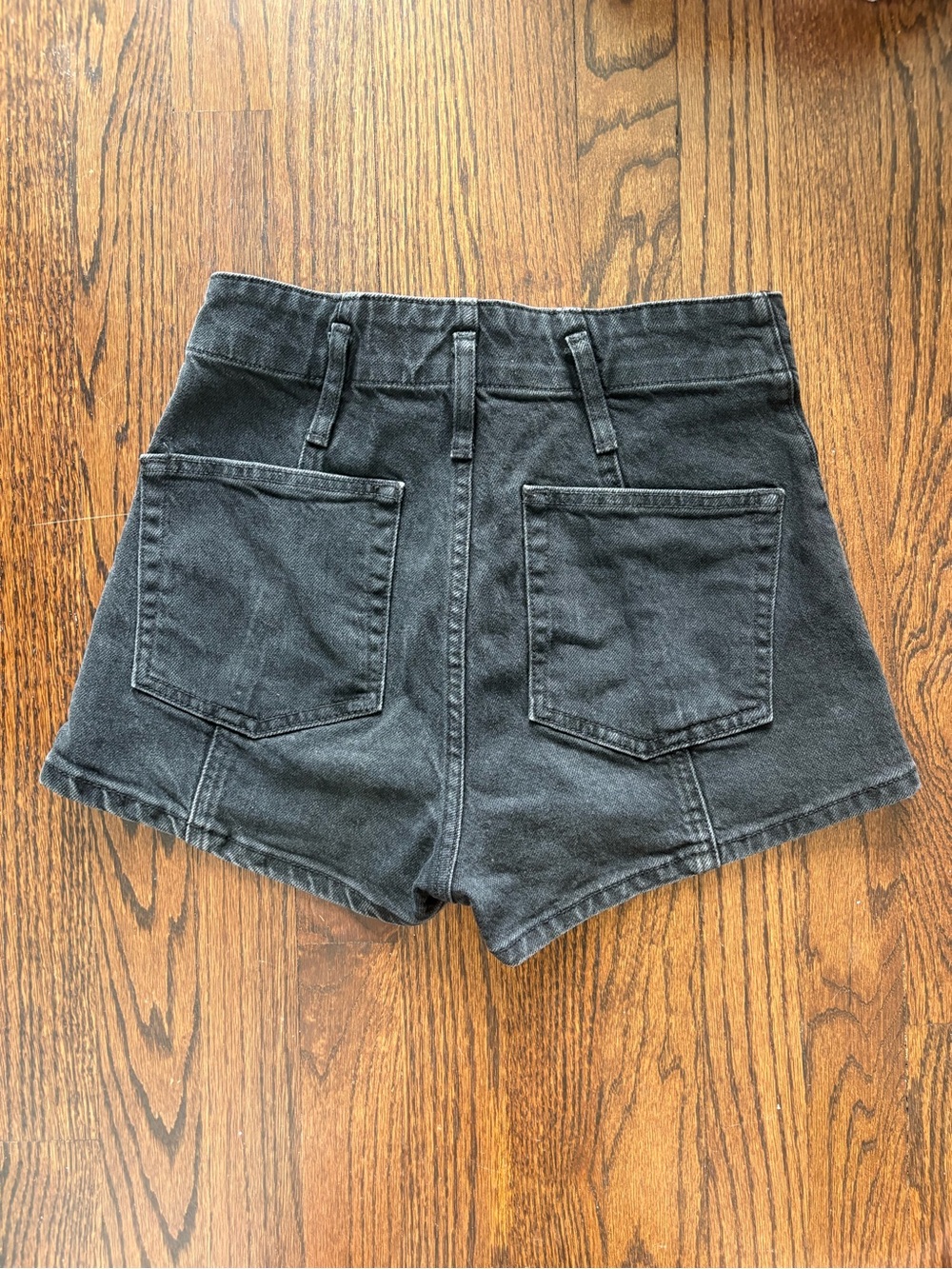 Reformation shorts - Picture 4 of 7